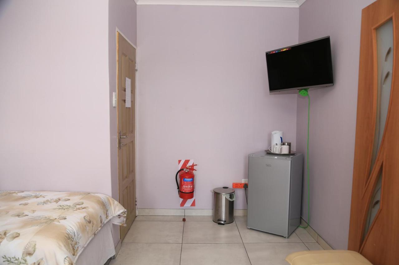 Coco Palm Bed & Breakfast Windhoek Extérieur photo