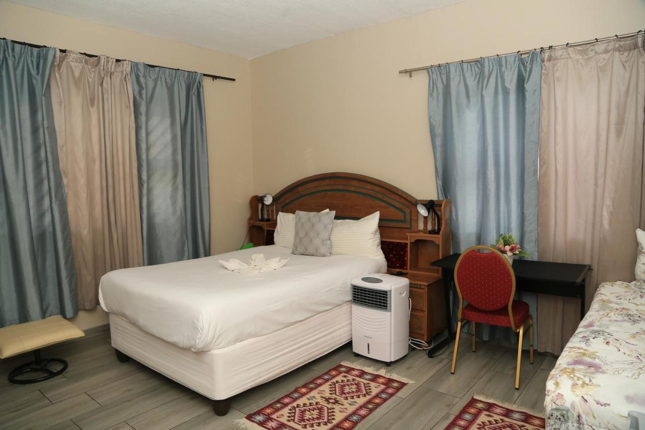 Coco Palm Bed & Breakfast Windhoek Extérieur photo