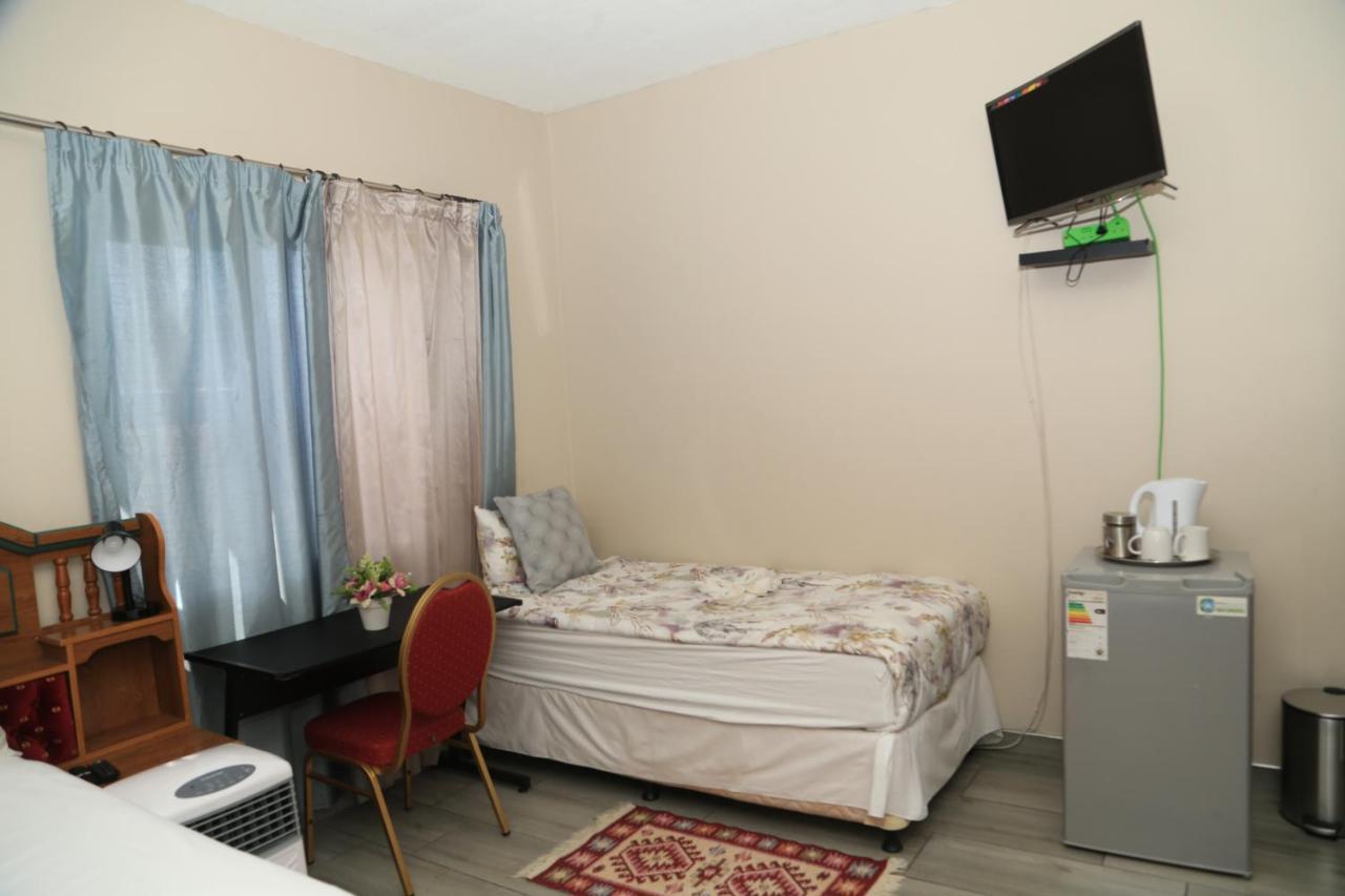 Coco Palm Bed & Breakfast Windhoek Extérieur photo